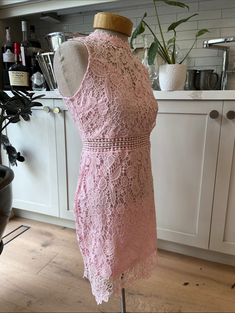 Eilly Bazar Sleeveless Baby Pink Lace Shift Dress - Elegant Floral Crochet - Picture 6 of 11